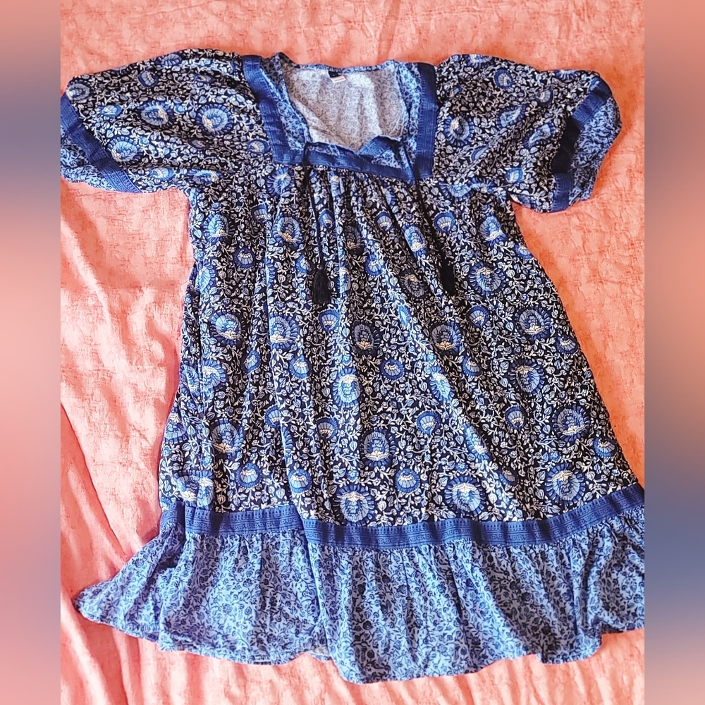 Like new size Large Old Navy boho dress with pockets!